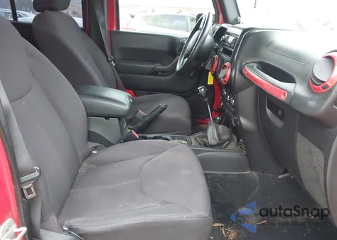 2013 Jeep Wrangler Unlimited Sport z USA, uszkodzony, nr VIN 1C4BJWDG8DL701535